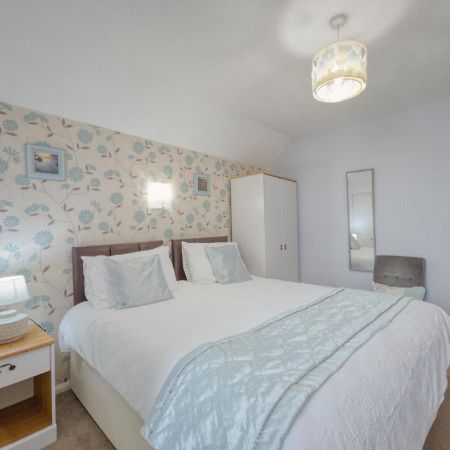 Apartment 7 - 1 Bedroom Sea Front Location - Step Free Access From Rear - Free Parking 페인턴 외부 사진