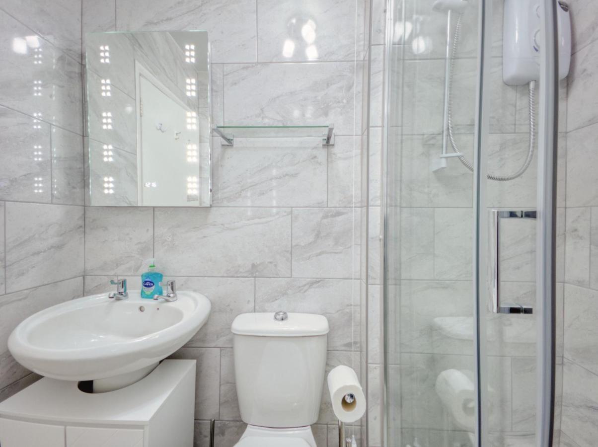 Apartment 7 - 1 Bedroom Sea Front Location - Step Free Access From Rear - Free Parking 페인턴 외부 사진